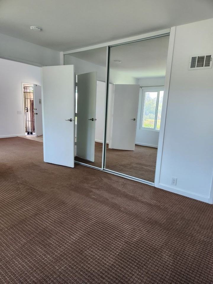 11087 Clairemont Mesa Blvd - Photo 5 of 13