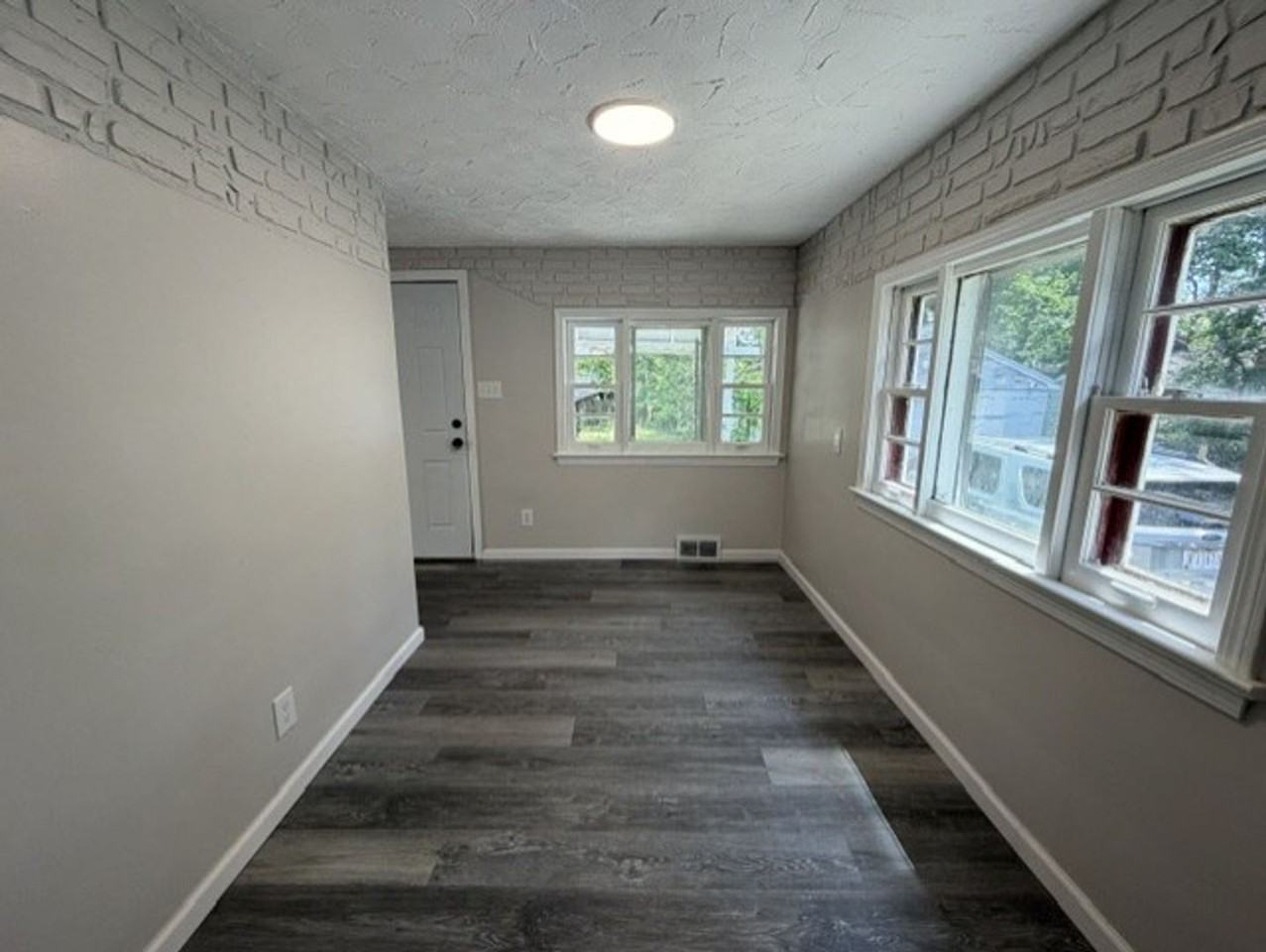 621 Hudson Ave - Photo 3 of 17