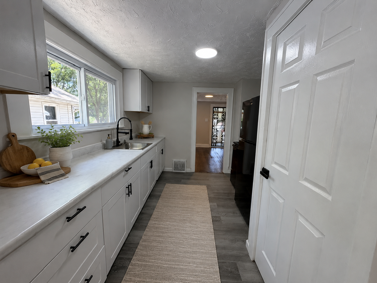 621 Hudson Ave - Photo 6 of 17