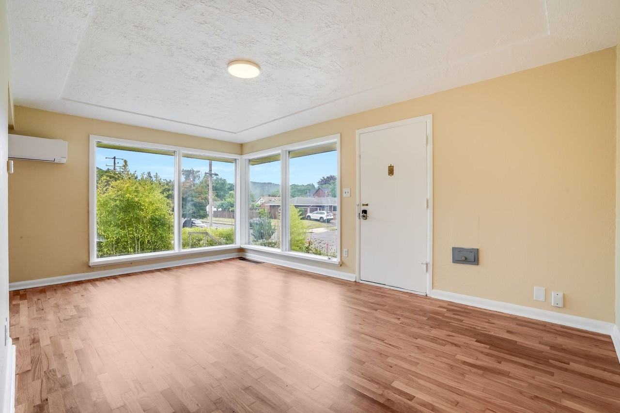 6806 N Monteith Ave - Photo 2 of 12