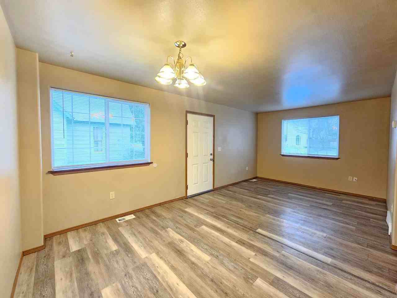407 E 8th Ave - Photo 4 of 29