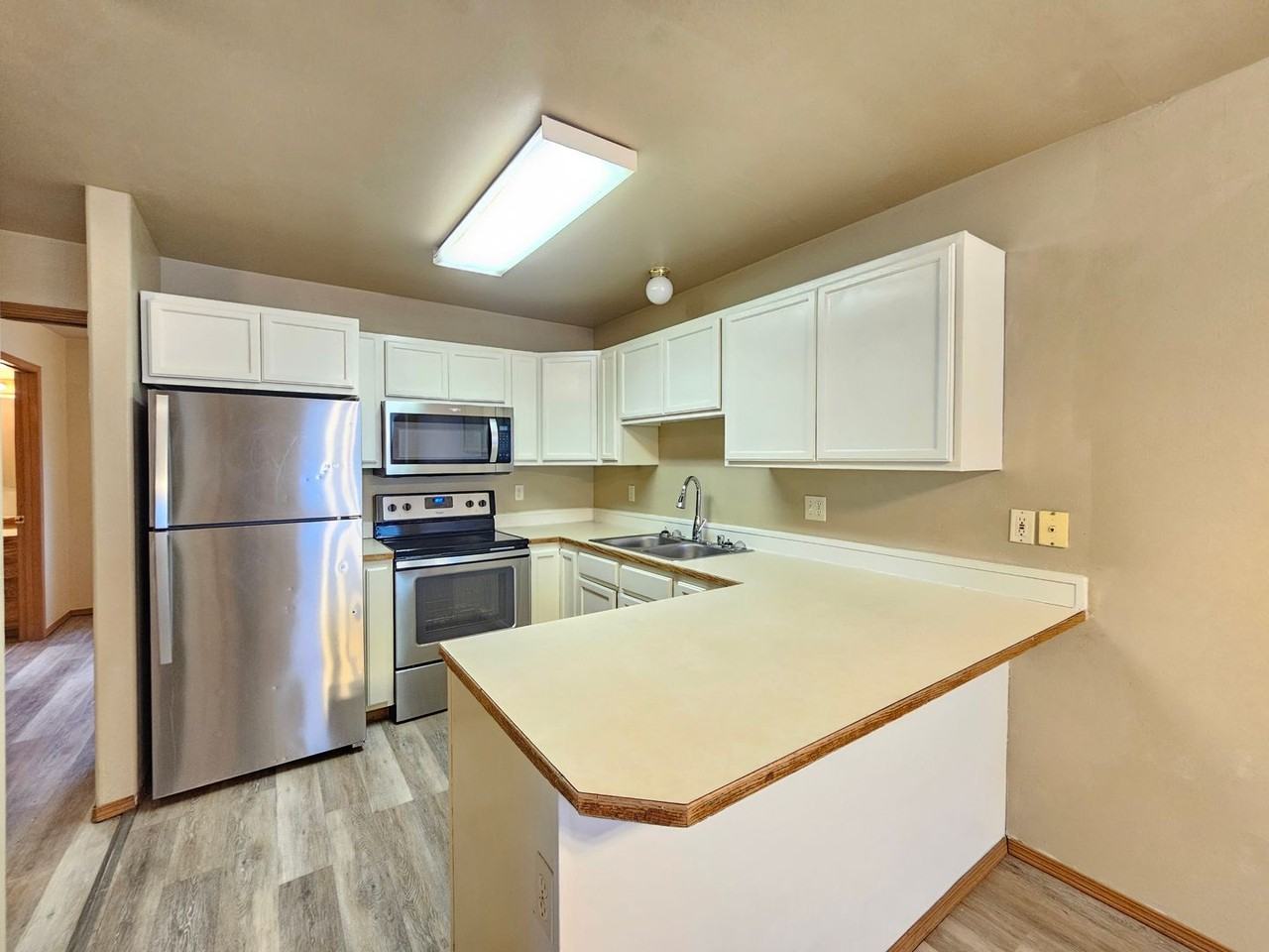 407 E 8th Ave - Photo 5 of 29