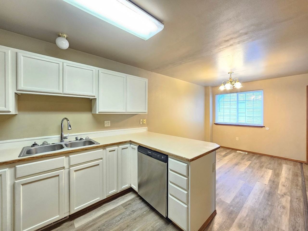 407 E 8th Ave - Photo 6 of 29