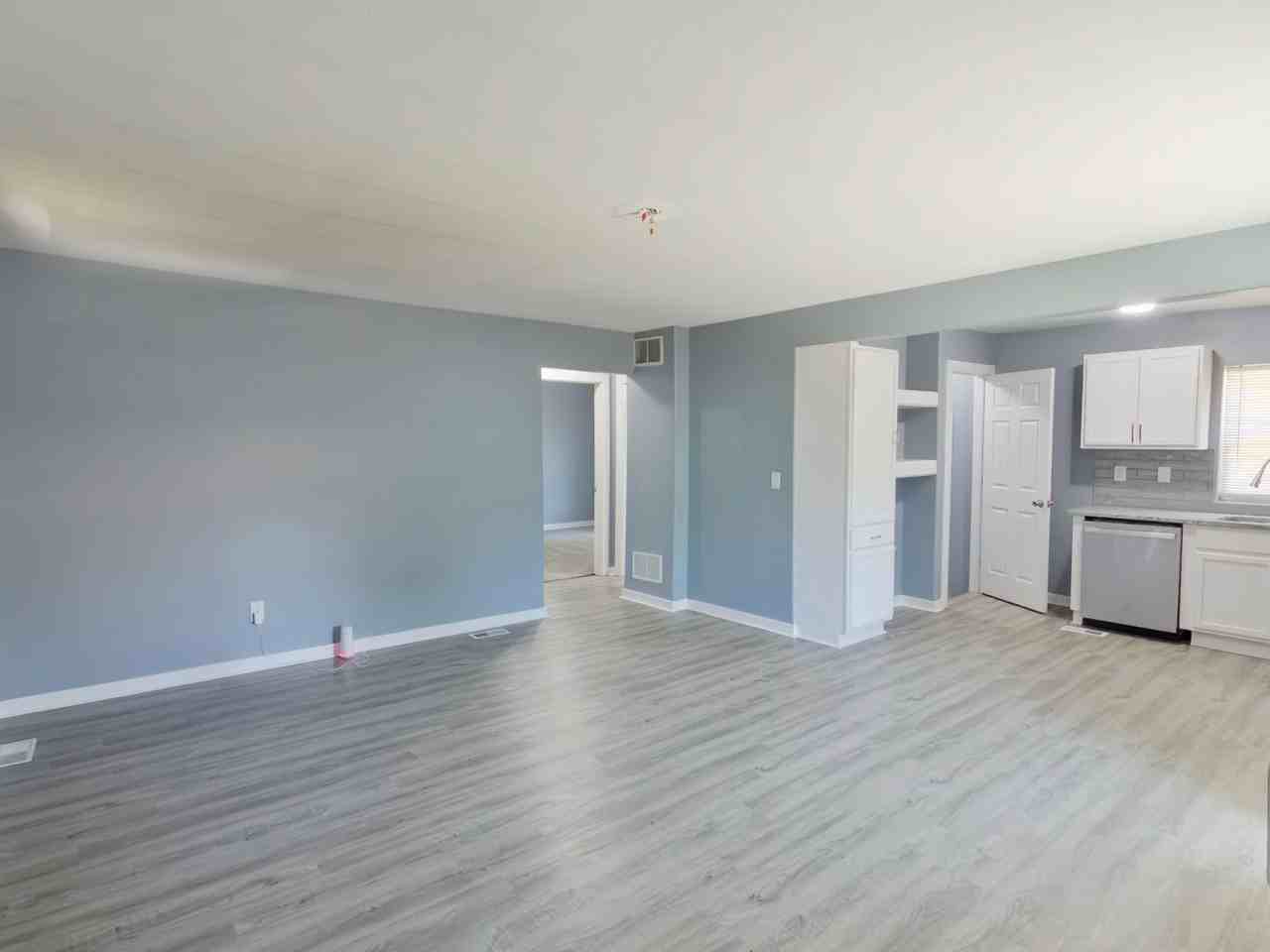2027 N Spruce St - Photo 4 of 18