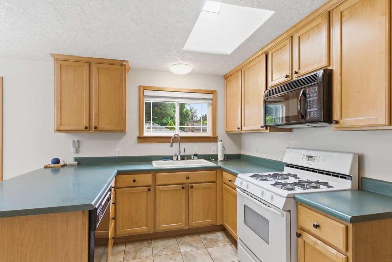 1017 E 40th Ave - Photo 3 of 47