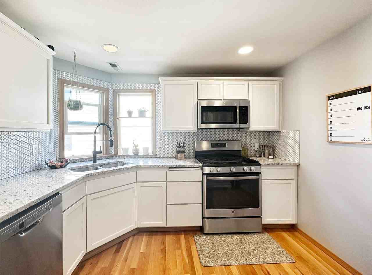 9307 Linden Ave N #D - Photo 6 of 15