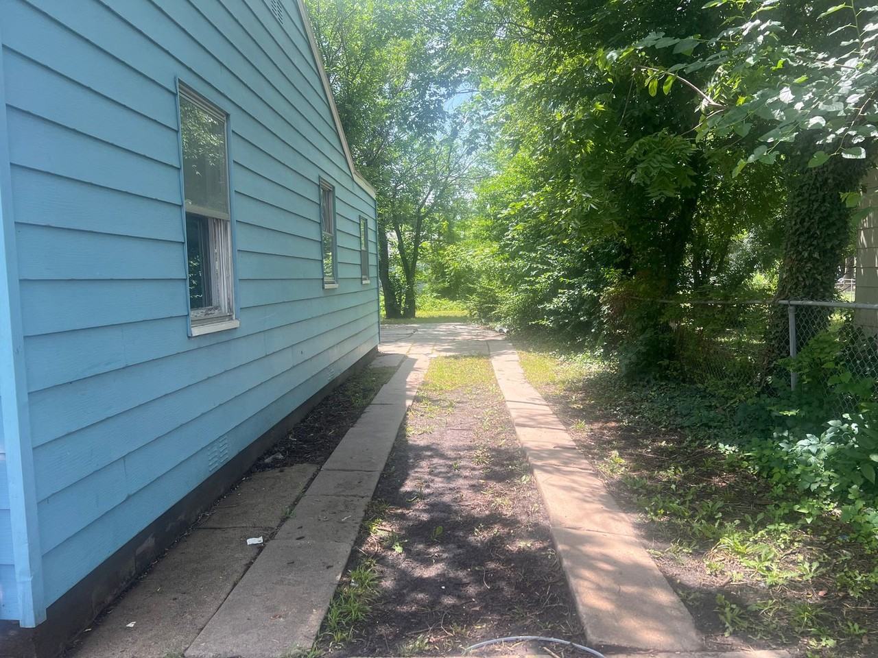 1723 E Mcfarland St - Photo 2 of 9
