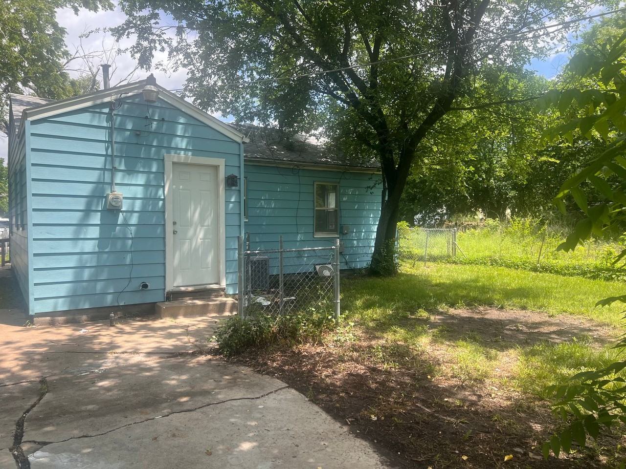 1723 E Mcfarland St - Photo 3 of 9