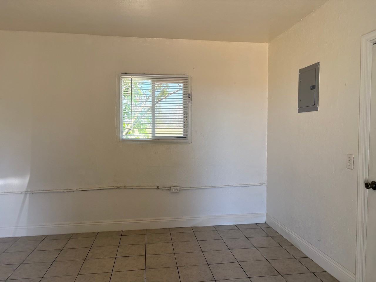 11180 S 10th Ave #4 - Photo 2 of 5