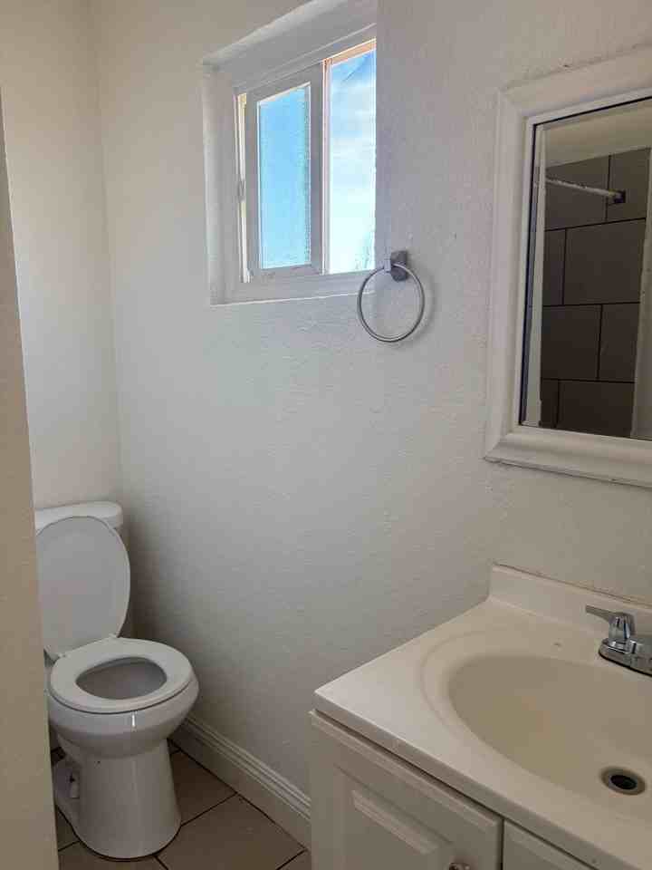 11180 S 10th Ave #4 - Photo 4 of 5