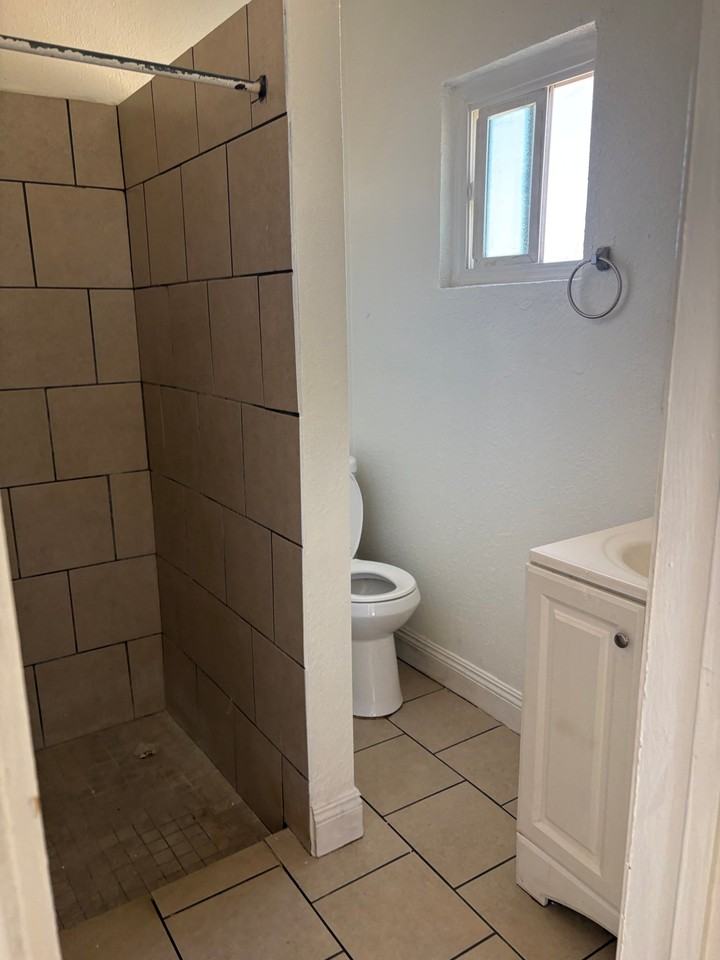 11180 S 10th Ave #4 - Photo 5 of 5