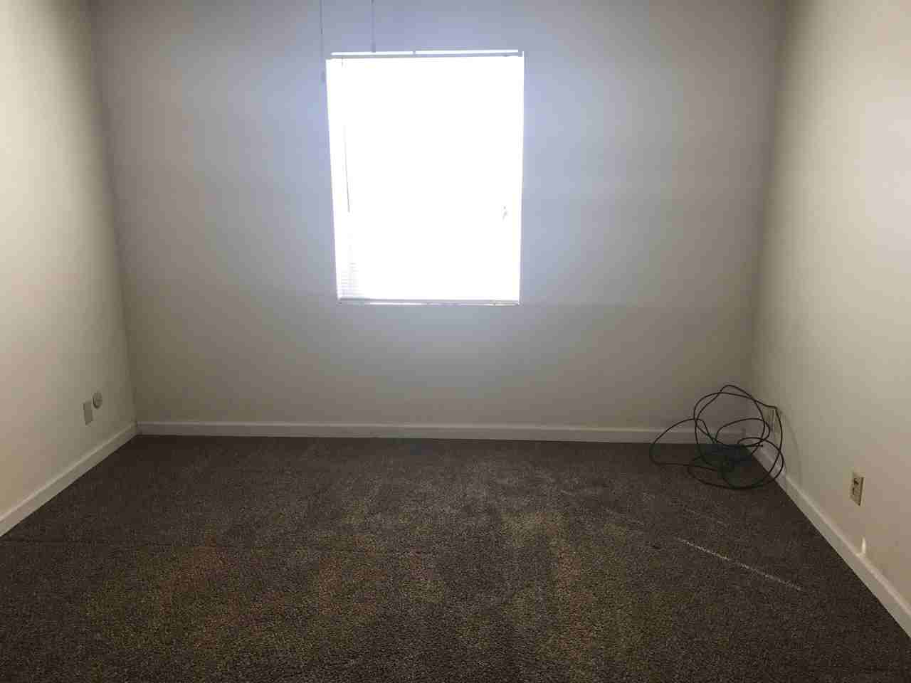 KU-Country Club Apts - Photo 5 of 26
