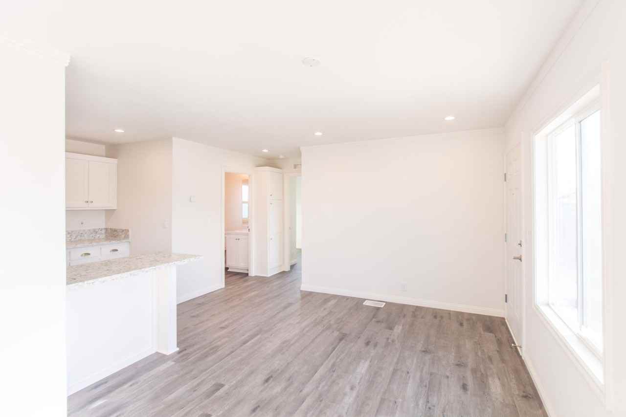 735 40th St - Photo 2 of 17