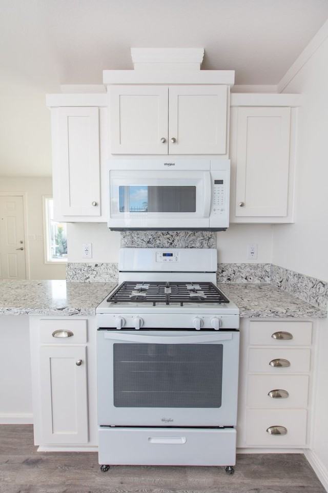 735 40th St - Photo 5 of 17