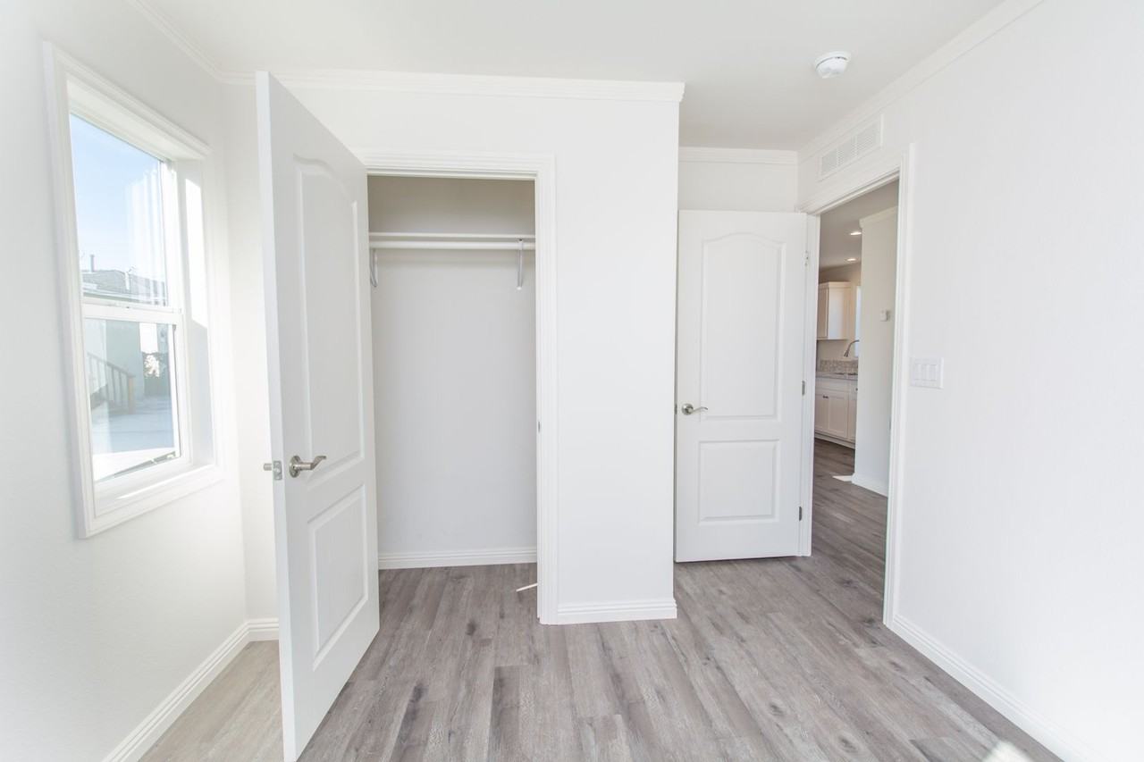 735 40th St - Photo 6 of 17