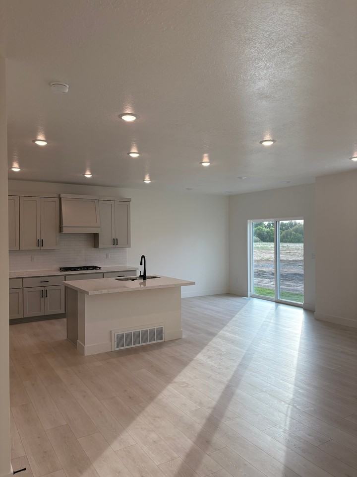 2770 W Aurora Ave - Photo 4 of 20
