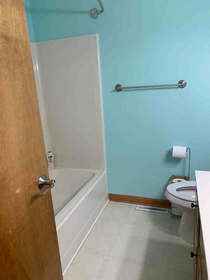 10504 Nw 57th Ter #1 - Photo 5 of 9