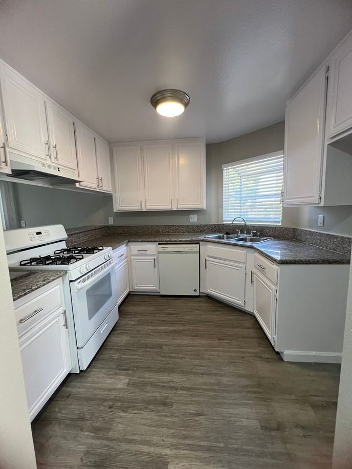 750 Gaviota Ave #2 - Photo 6 of 16