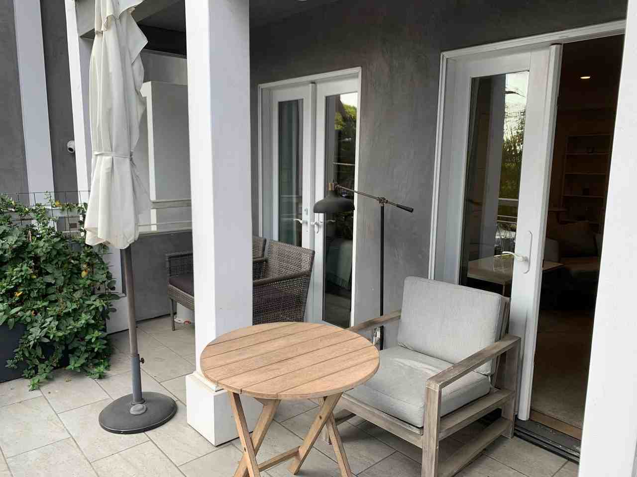 1105 Alta Loma Rd - Photo 5 of 16