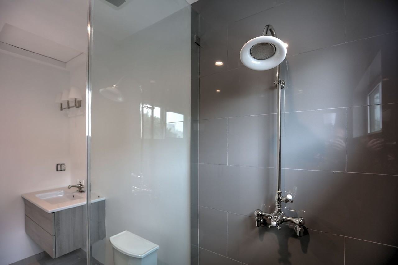 1105 Alta Loma Rd - Photo 6 of 16
