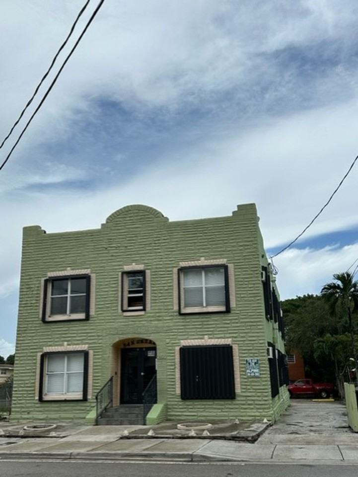 Spacious 1 Bedroom / 1 Bath Rentals in Little Havana - Photo 2 of 17