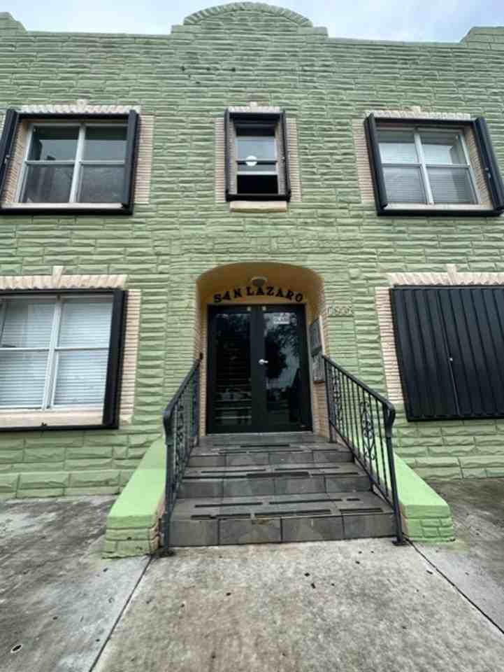 Spacious 1 Bedroom / 1 Bath Rentals in Little Havana - Photo 3 of 17