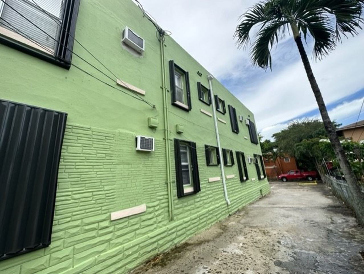 Spacious 1 Bedroom / 1 Bath Rentals in Little Havana - Photo 4 of 17