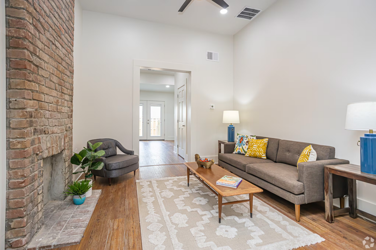 1224 Bordeaux St - Photo 2 of 14