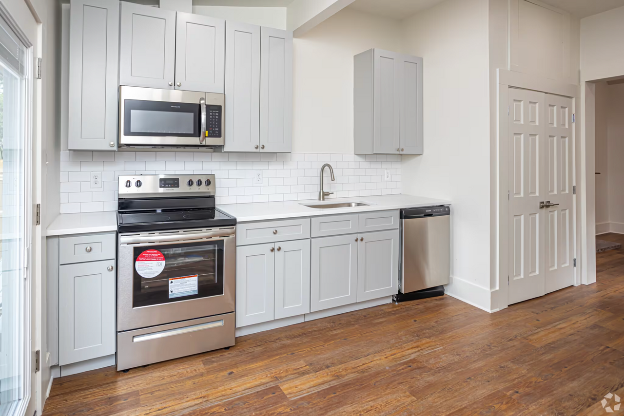 1224 Bordeaux St - Photo 7 of 14