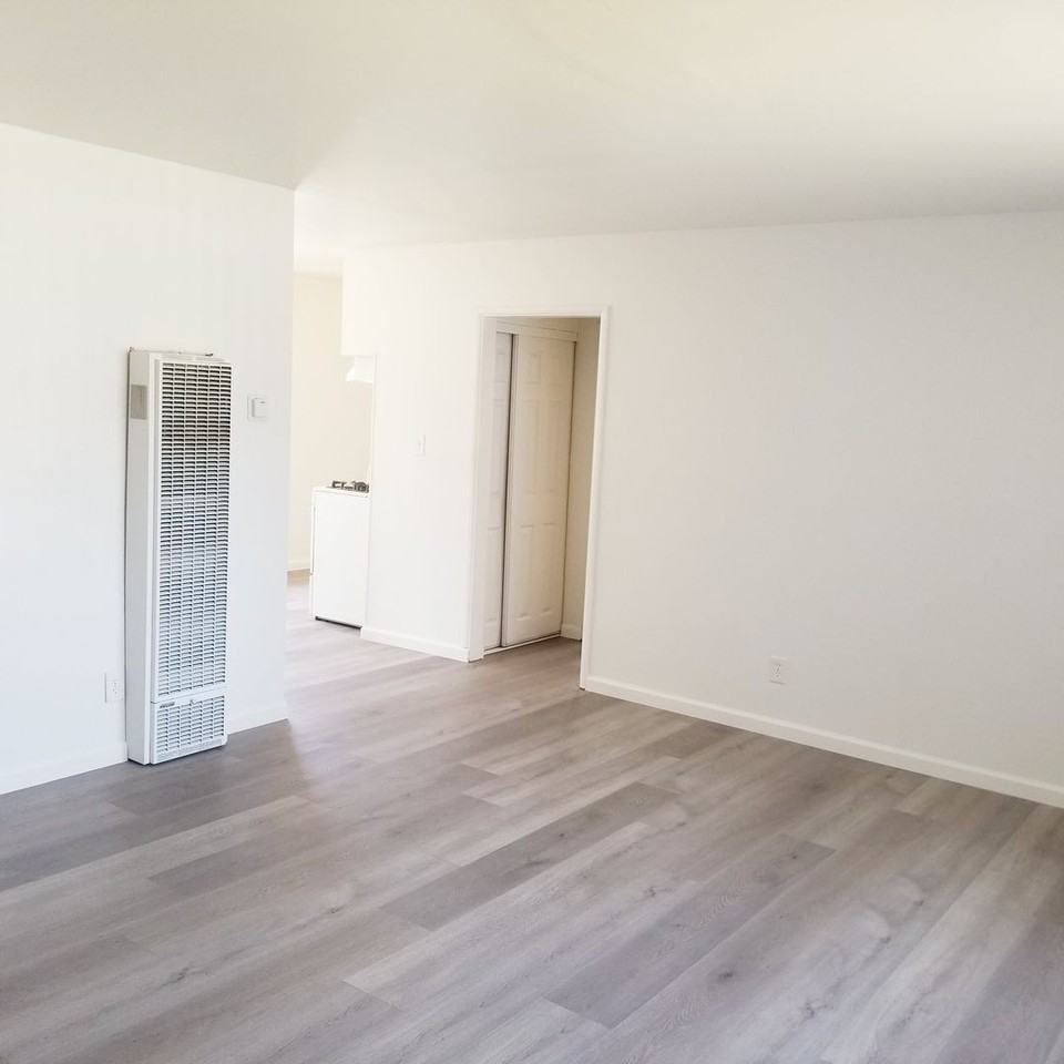 140 E Pearl St - Photo 4 of 13