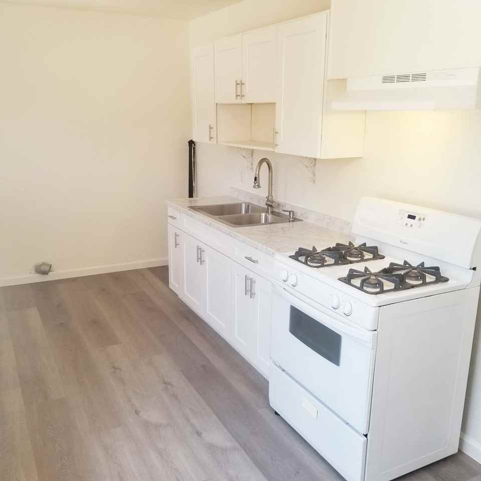 140 E Pearl St - Photo 5 of 13
