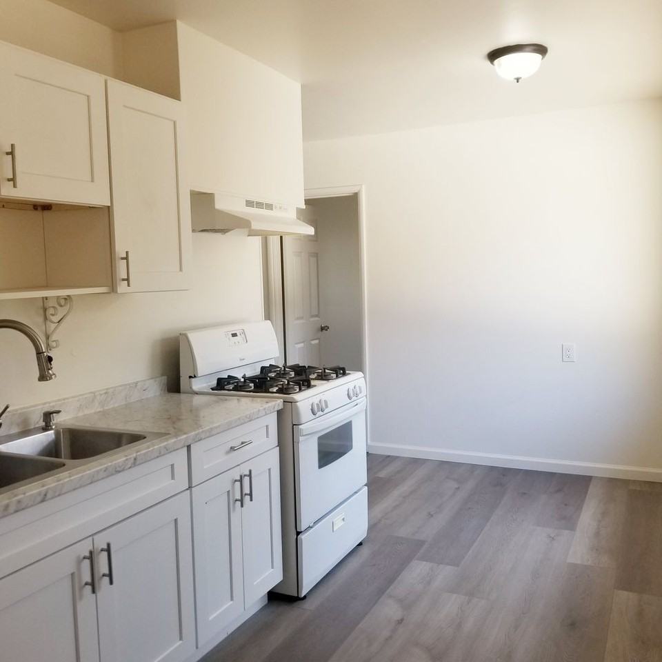 140 E Pearl St - Photo 6 of 13