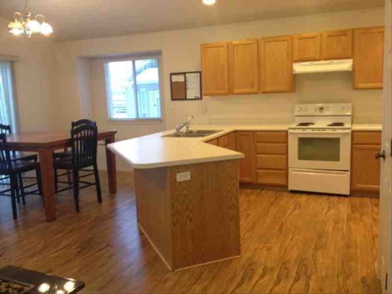 1444 E St - Photo 2 of 7