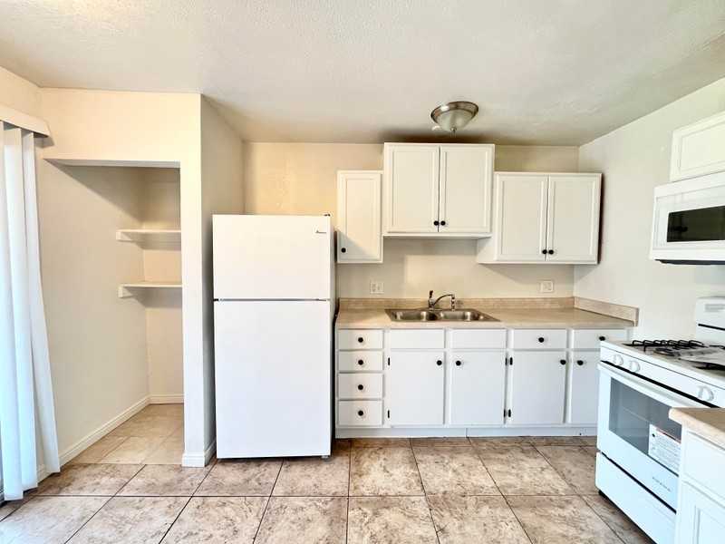 920 W Montague Ave #1 - Photo 2 of 4
