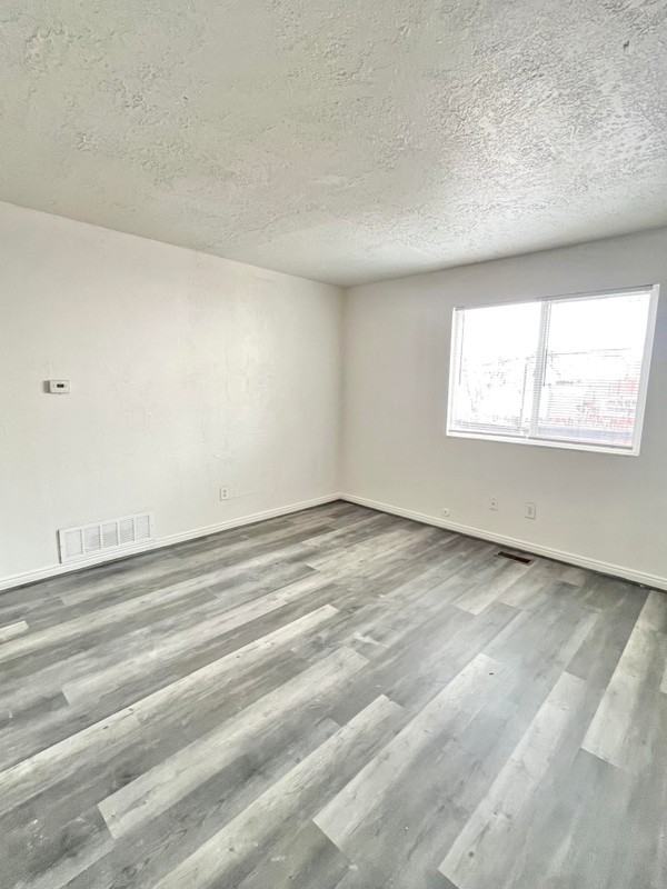 920 W Montague Ave #1 - Photo 3 of 4