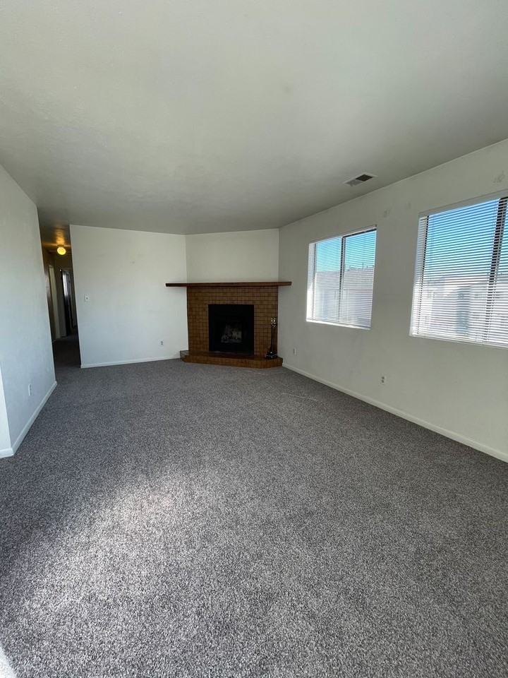 3720 Iris Ave - Photo 5 of 17