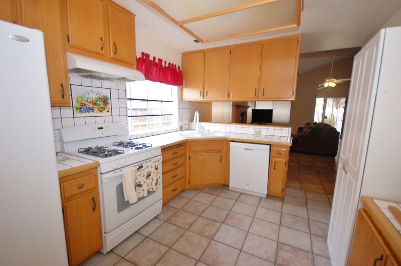 517 Barnett Dr - Photo 3 of 9
