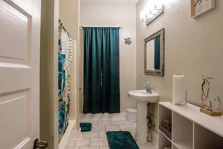 825 E 35th St - Photo 2 of 14