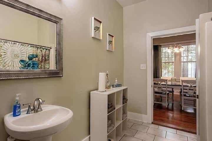 825 E 35th St - Photo 3 of 14