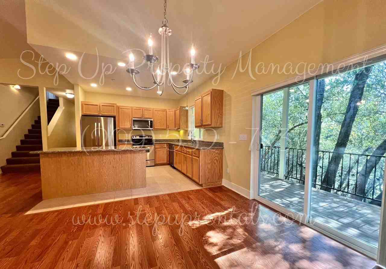 18 Cottage Ct - Photo 4 of 27