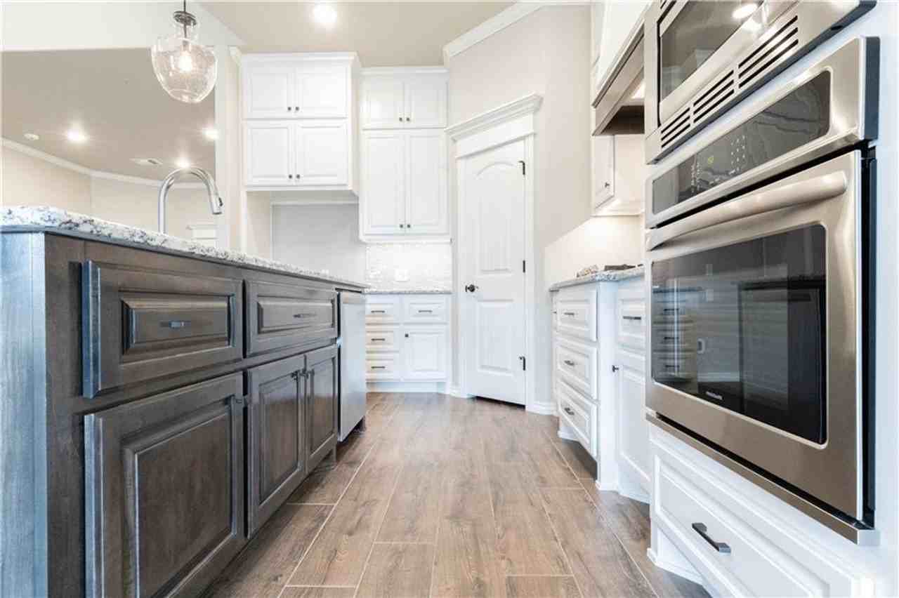 504 Nw 198th St - Photo 5 of 34