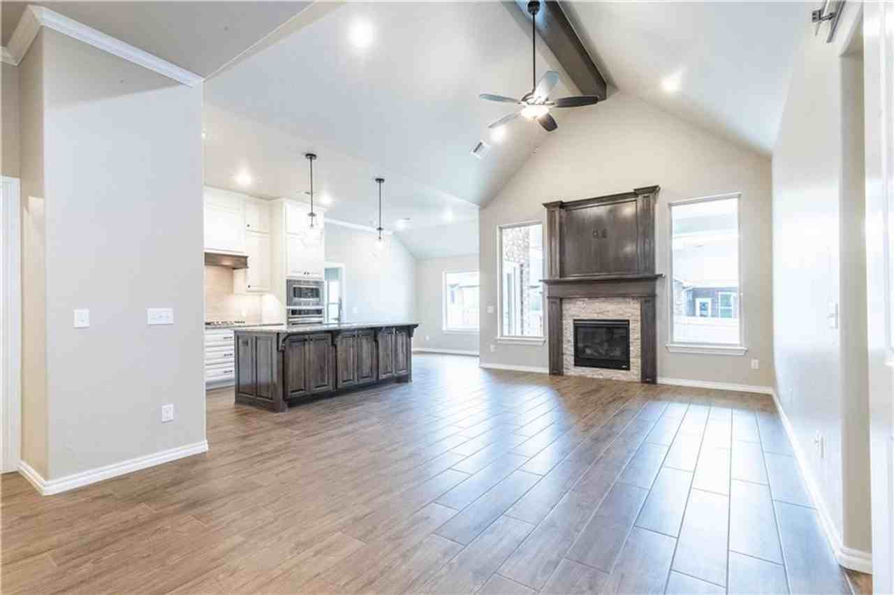 504 Nw 198th St - Photo 7 of 34