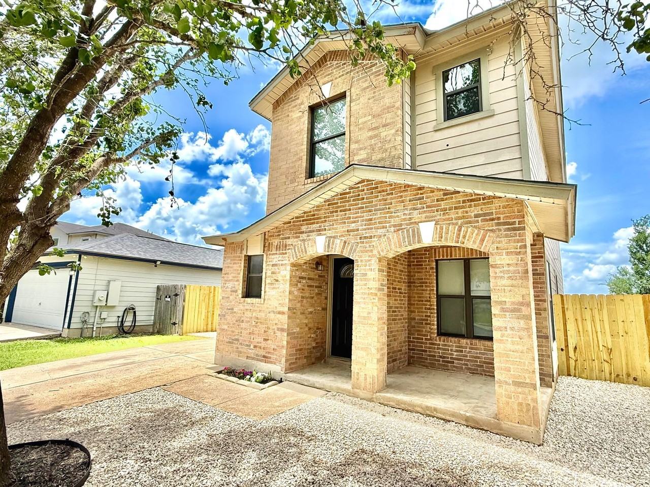 13229 Coomes Dr - Photo 3 of 17