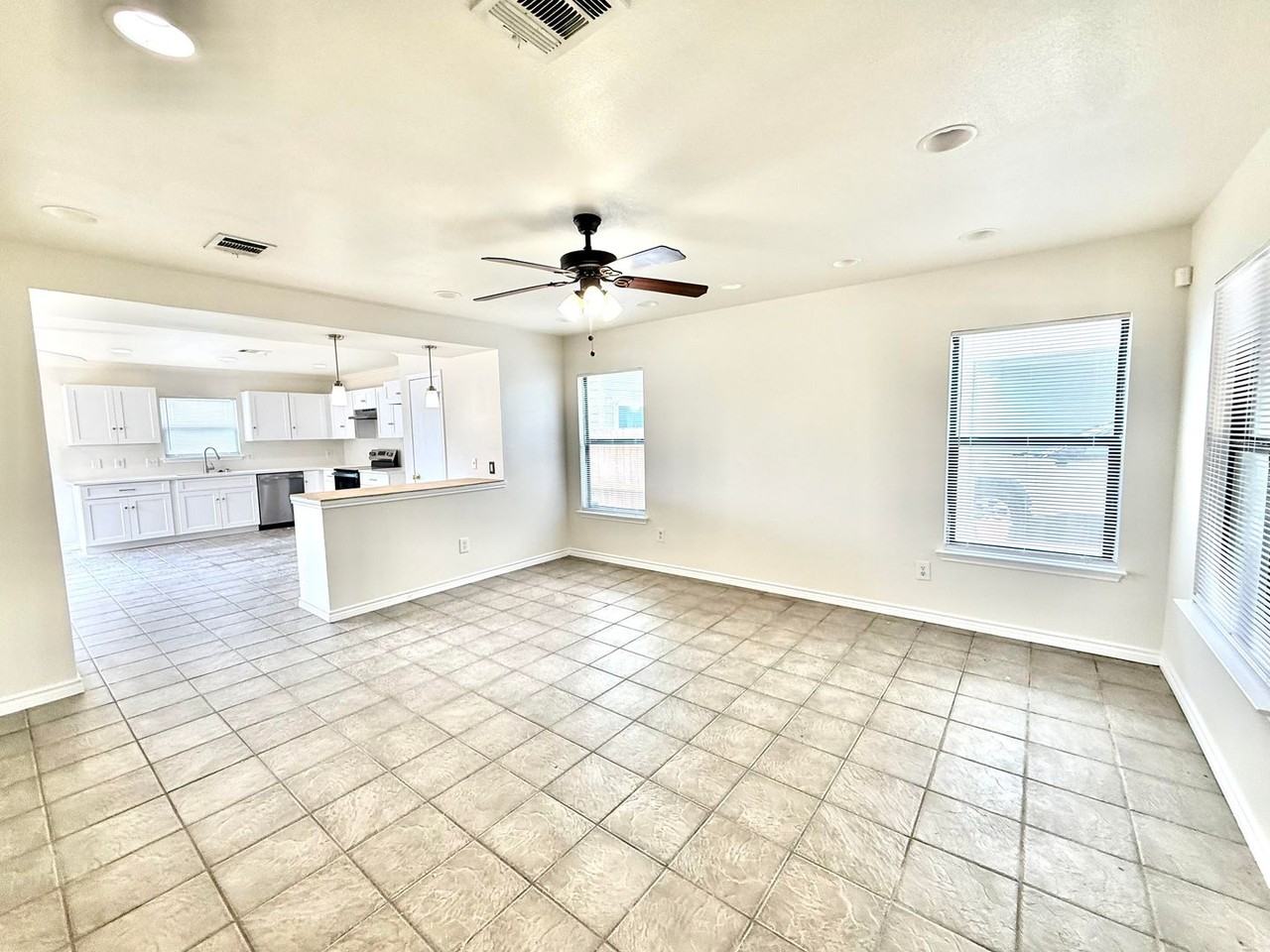 13229 Coomes Dr - Photo 4 of 17