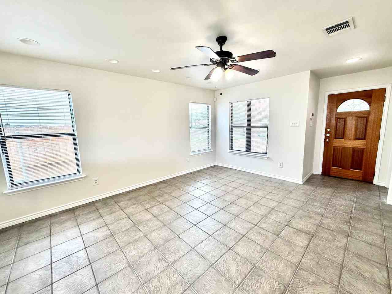 13229 Coomes Dr - Photo 5 of 17