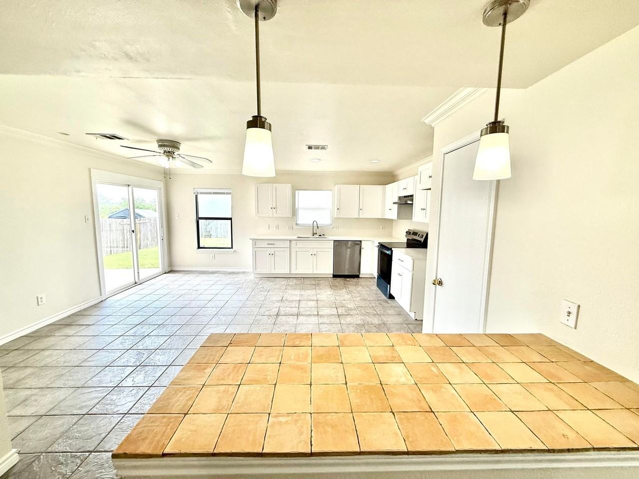 13229 Coomes Dr - Photo 7 of 17