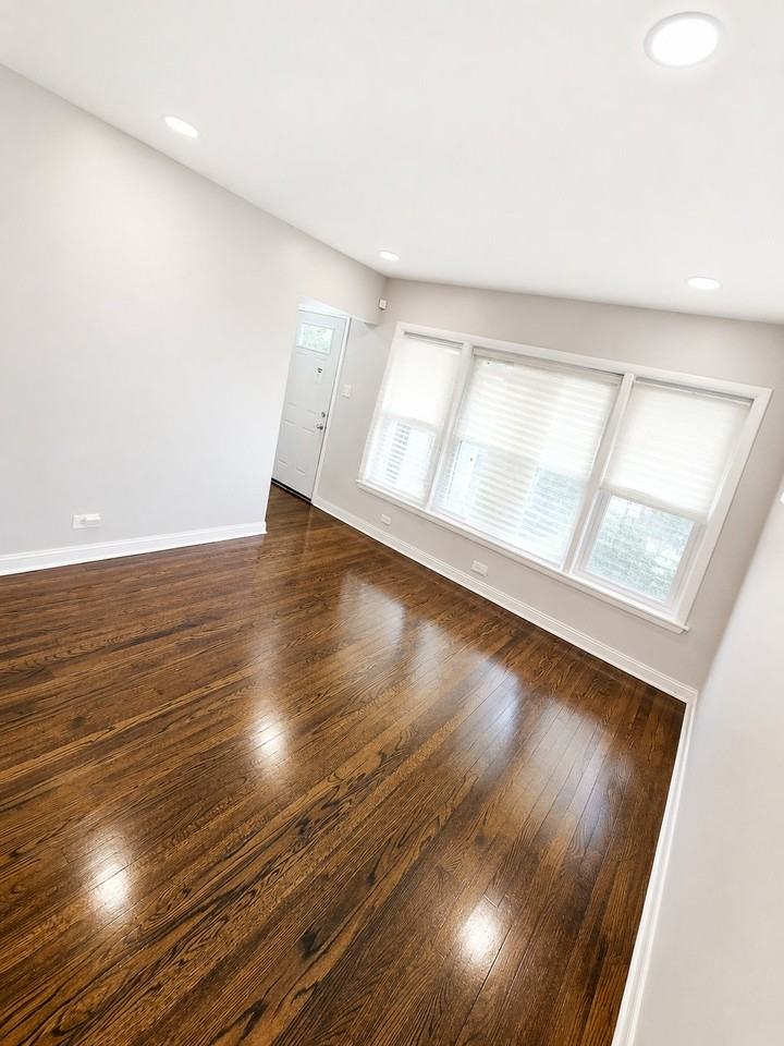 12552 S Yale Ave - Photo 4 of 10