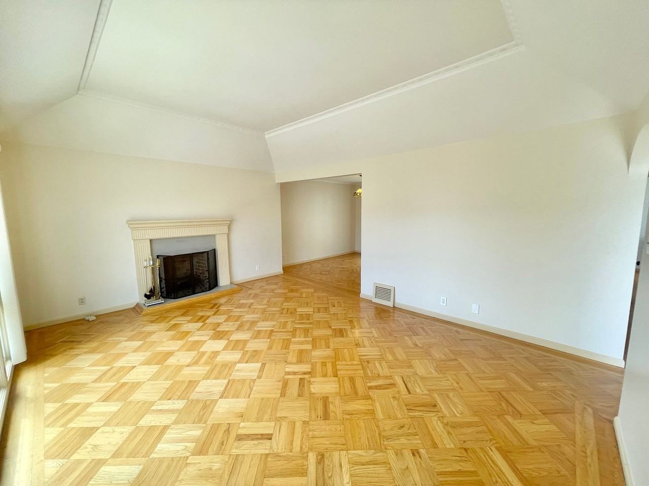 147 Forest View Dr - Photo 2 of 30