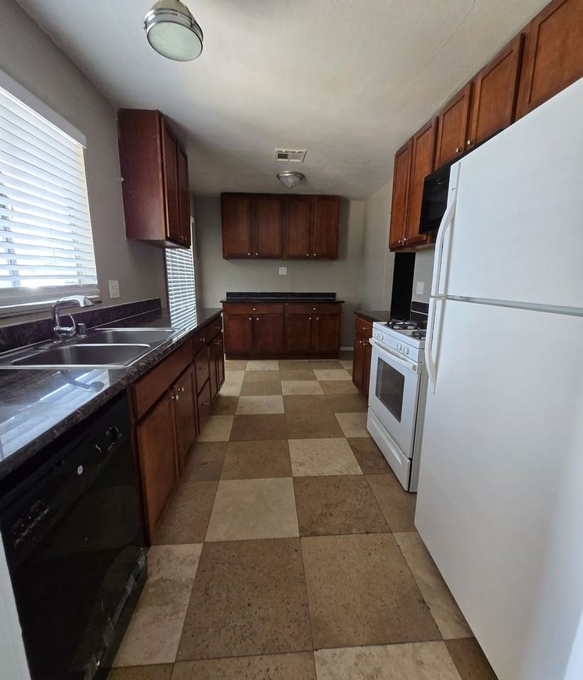 2200 Dune Dr - Photo 2 of 10