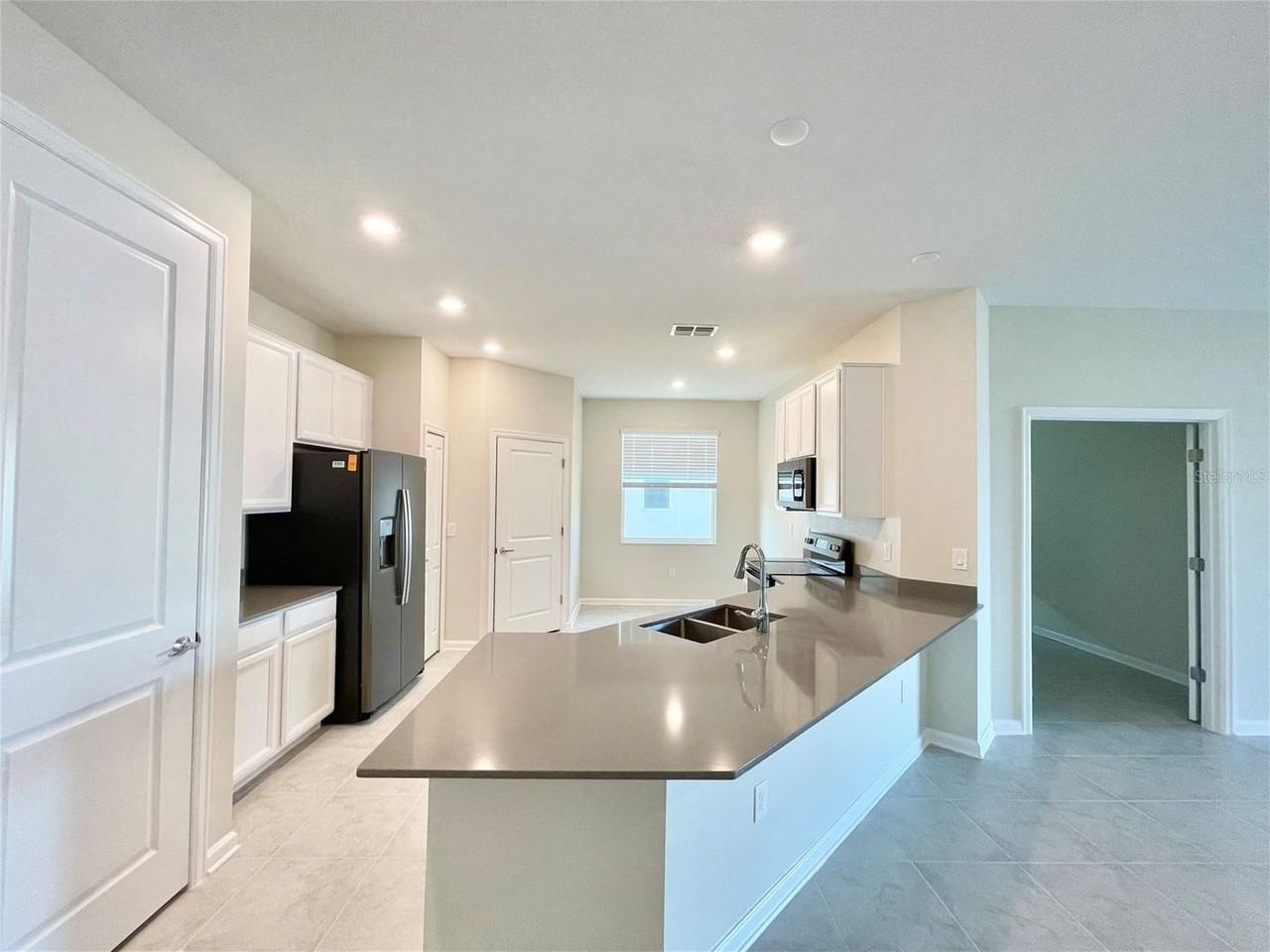 4279 Blackshear Ct - Photo 6 of 23